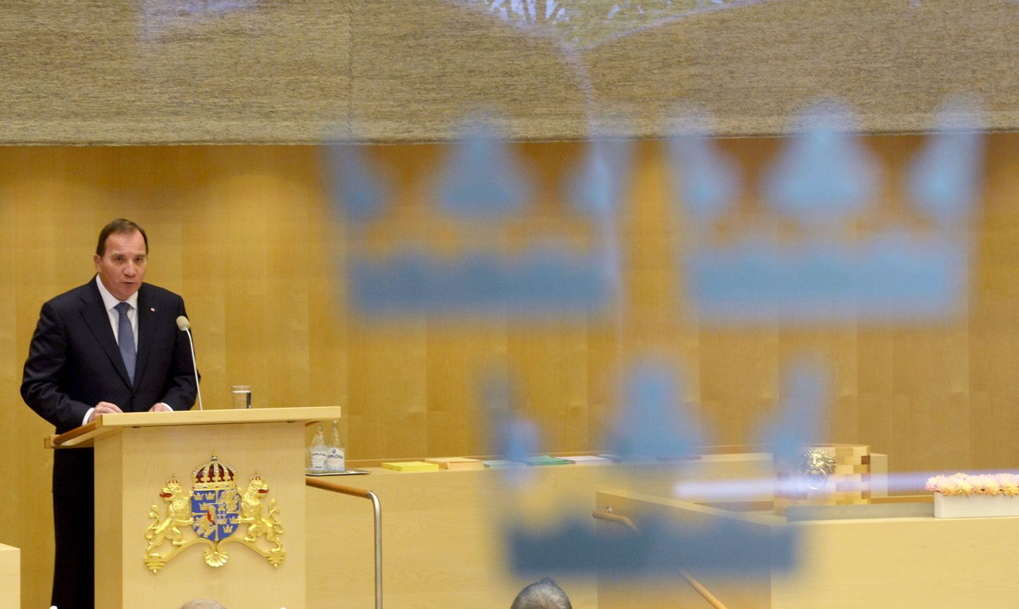 Rootsi peaminister Stefan Löfven tutvustab parlamendi ees oma valitsuse koosseisu.