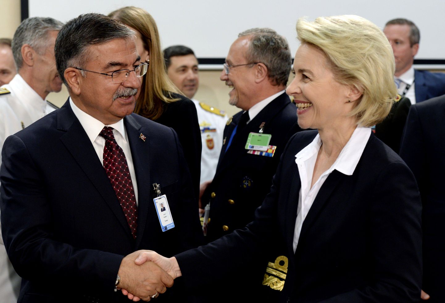 Türgi kaitseminister Ismet Yilmaz kohtumisel Saksa kaitseminister Ursula von der Leyeniga.