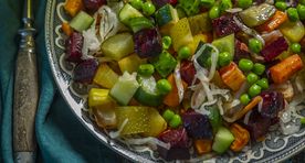 Retseptisoovitus slaavi köögist: värvilise ahjupeedi vinegrettsalat