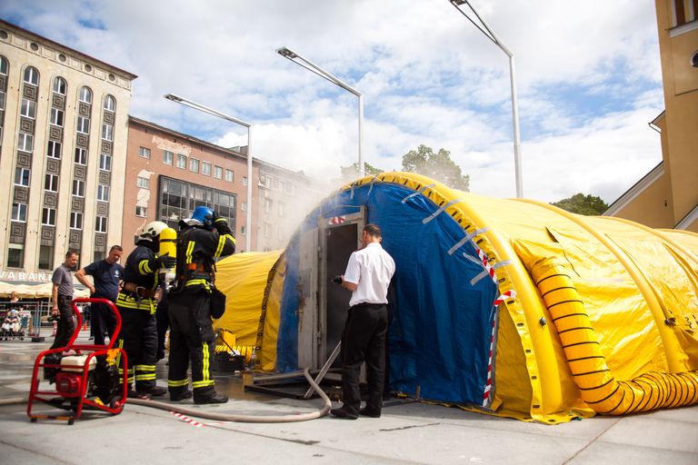                           Päästjad tulekahju likvideerima minnes Foto:Toomas Tatar / Postimees