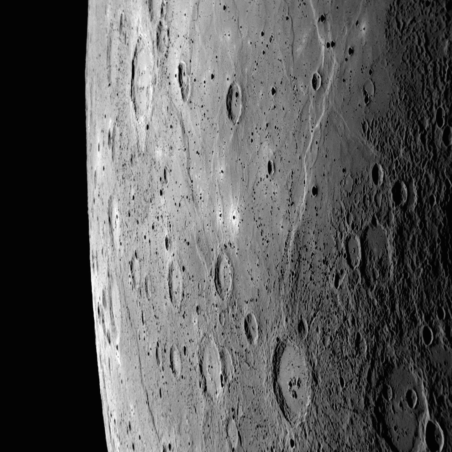 Messenger sondi foto Merkuuri pinnast