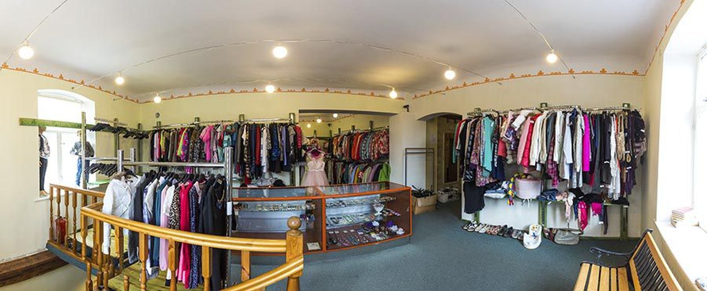 Peagi lõpeb Lahe Riideäri teisel korrusel tühjendusmüük ja soovijad saavad rõivaid müügile panna kõigisse 29 rendiboksi.
