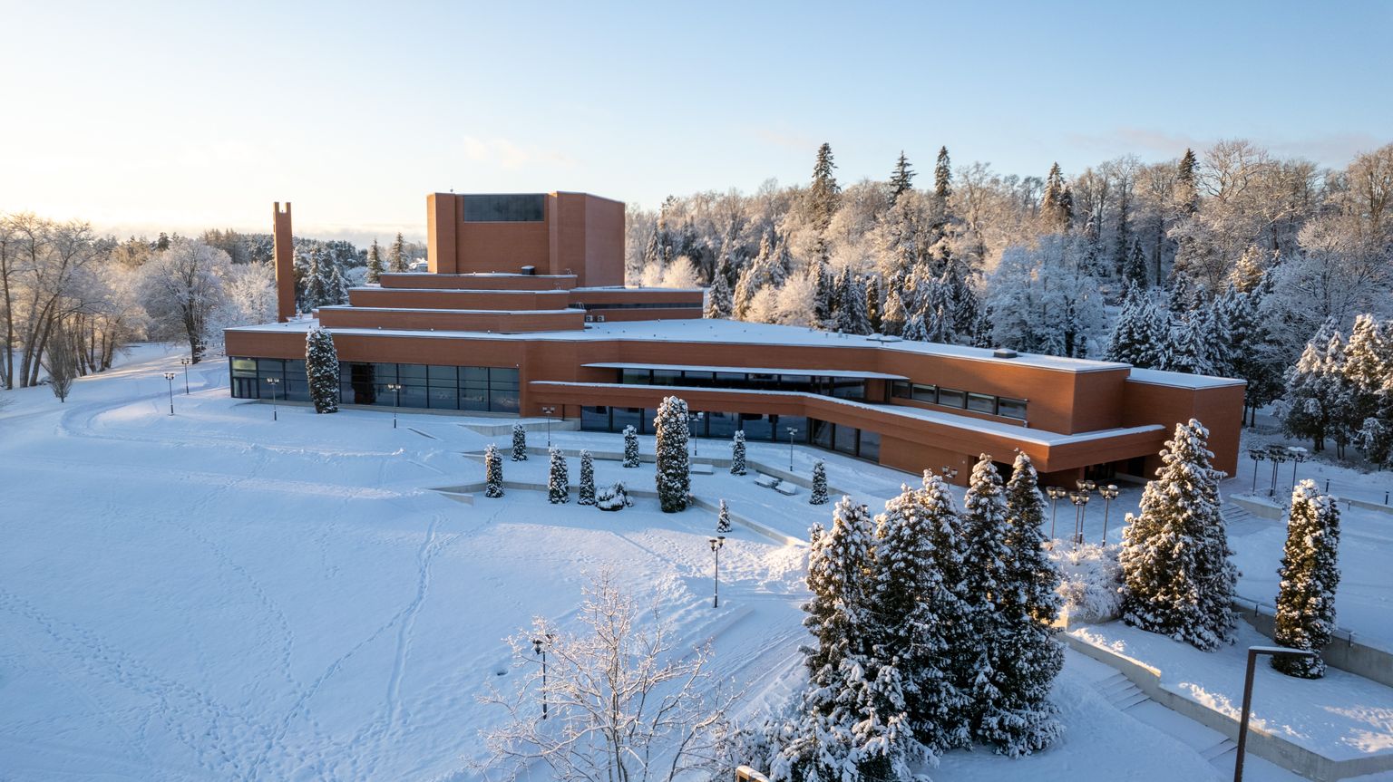 Ugala teatris saab täna valida kolme etenduse vahel.