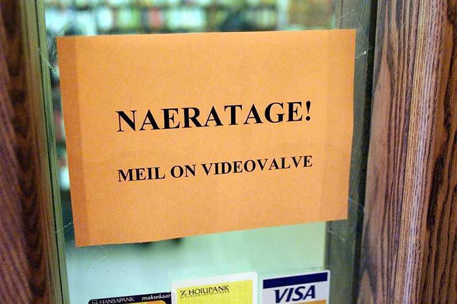 Osa ettevõtteid valvab oma töötajate järele videokaamera abil.