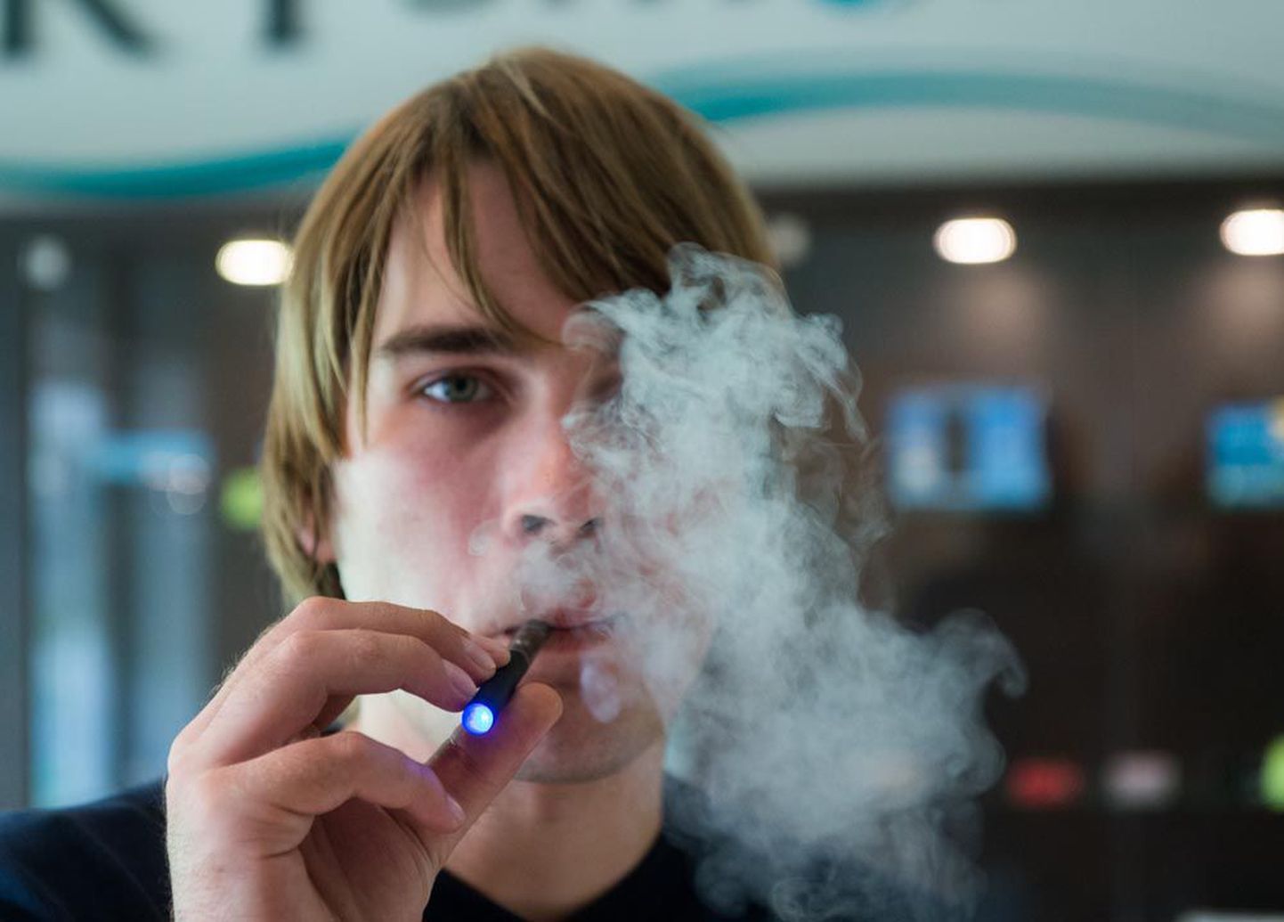 Eesti suurima e-sigaretifirma Elgery kaas­omanik Oliver Lehtsaar ütleb, et e-sigarette pole mõtet võrrelda puhta õhuga, vaid nende häid ja halbu külgi tuleb võrrelda tavalise tubakasuitsuga.