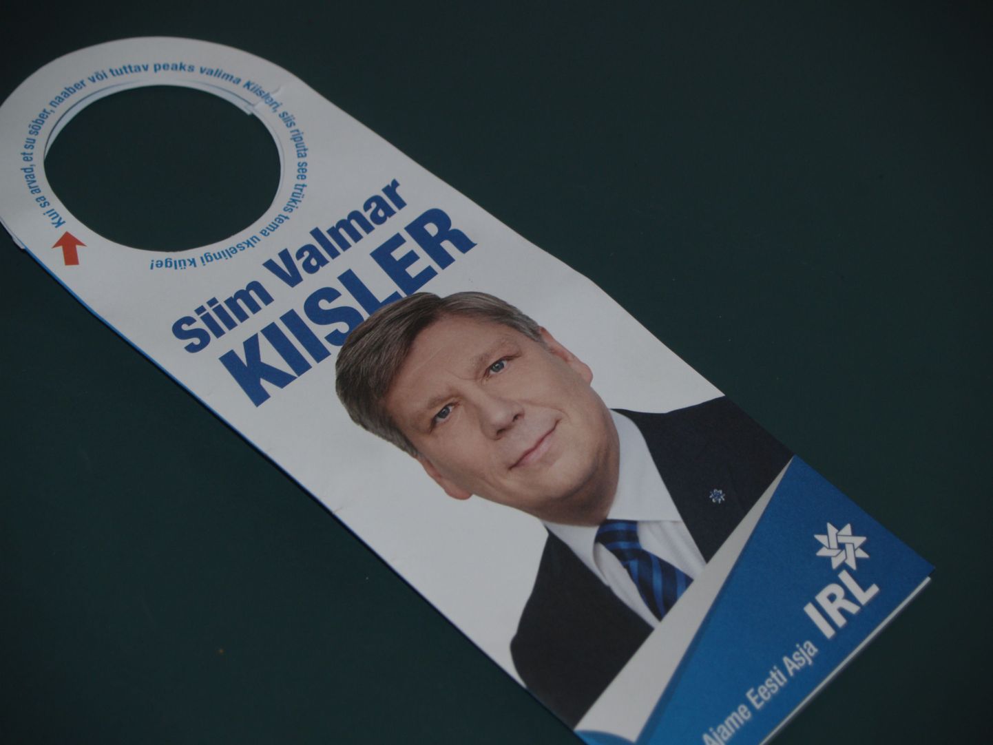 Предвыборный буклет Сийма Вальмара Кийслера, который многие таллиннцы обнаружили на дверях своих квартир.
