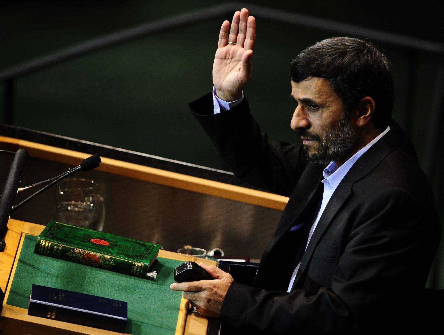 Президент Ирана Махмуд Ахмадинежад на трибуне ООН.