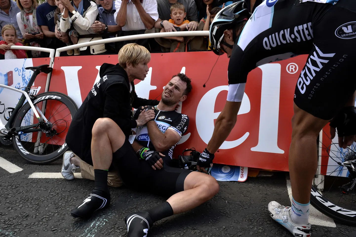 Tour de France algas Mark Cavendishi jaoks valusa kukkumisega.