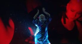 Hüpnotiseeriv! Iiris avaldas gliterdava muusikavideo «Stranger»