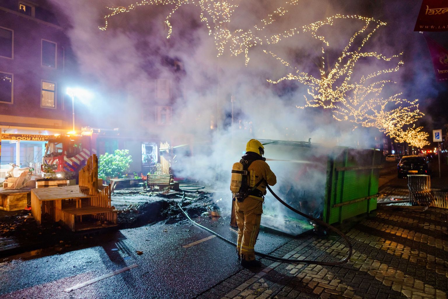 Protesti pret noteikto komandantstundu, Nīderlande, 2021. gada janvāris