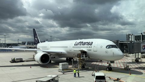  Lufthansa       -  