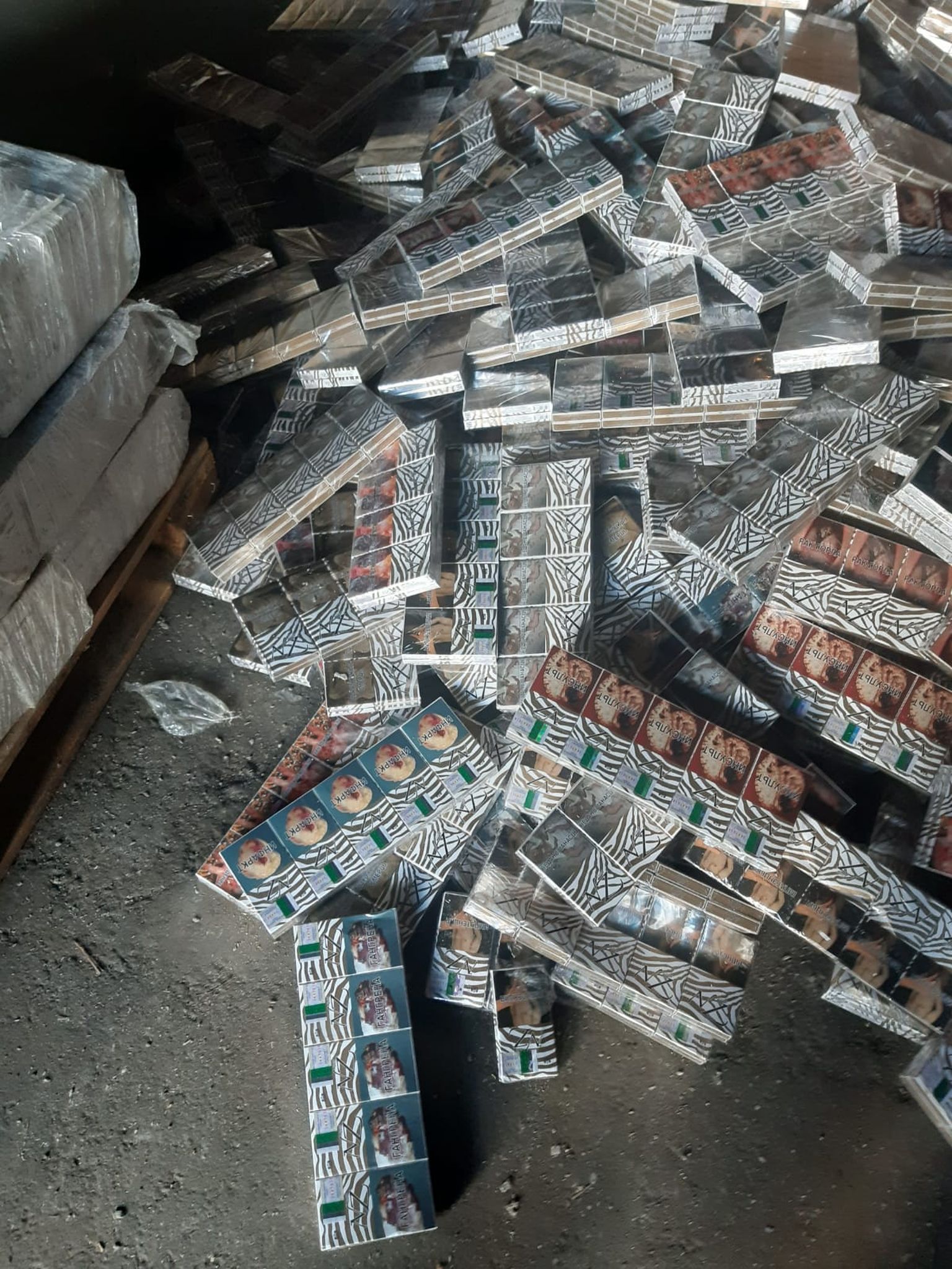 Kontrabandas cigaretes. Ilustratīvs attēls.