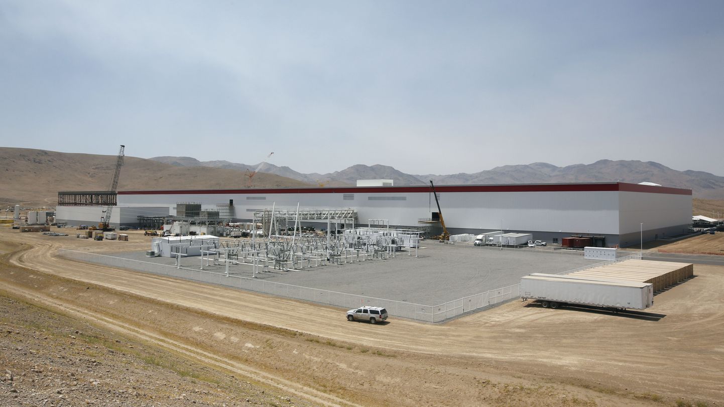 Завод Tesla в Неваде.