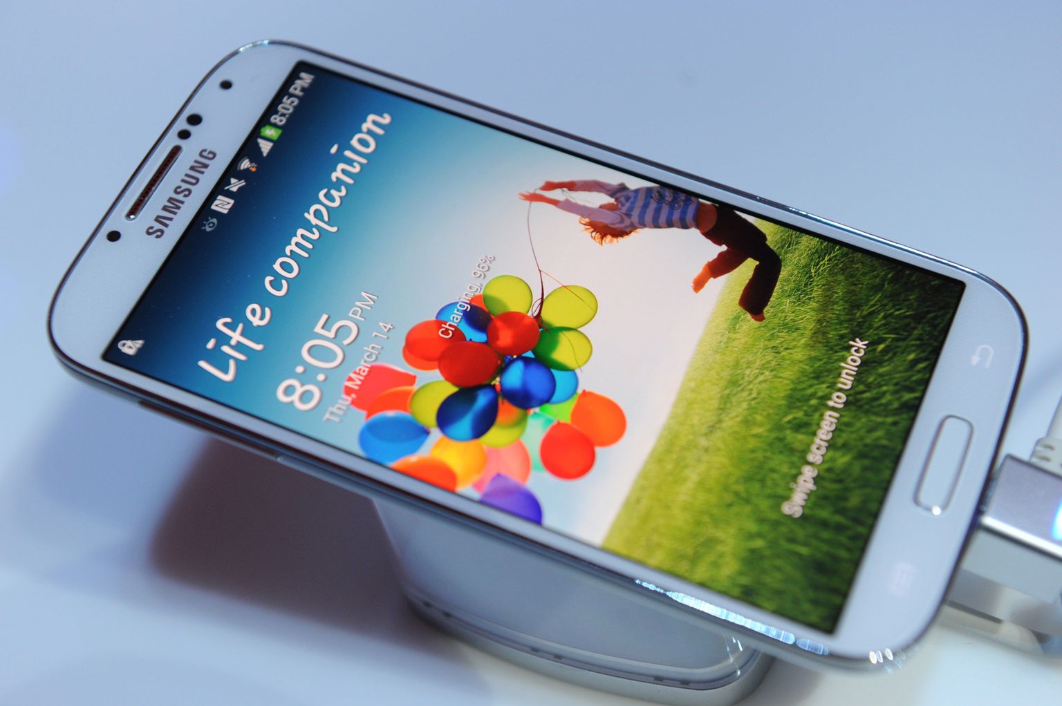 Elina tahtis osta Samsung Galaxy S4.