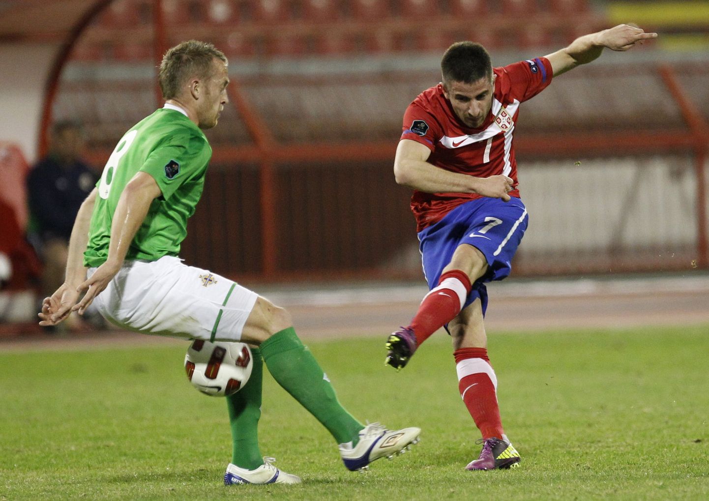 Zoran Tosic (paremal) Serbia võiduväravat löömas.