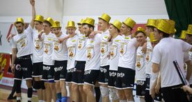 Klounid on tagasi!? Selveri kuldsed kübarad oli Facebooki nalja vastulöök Raadikule?