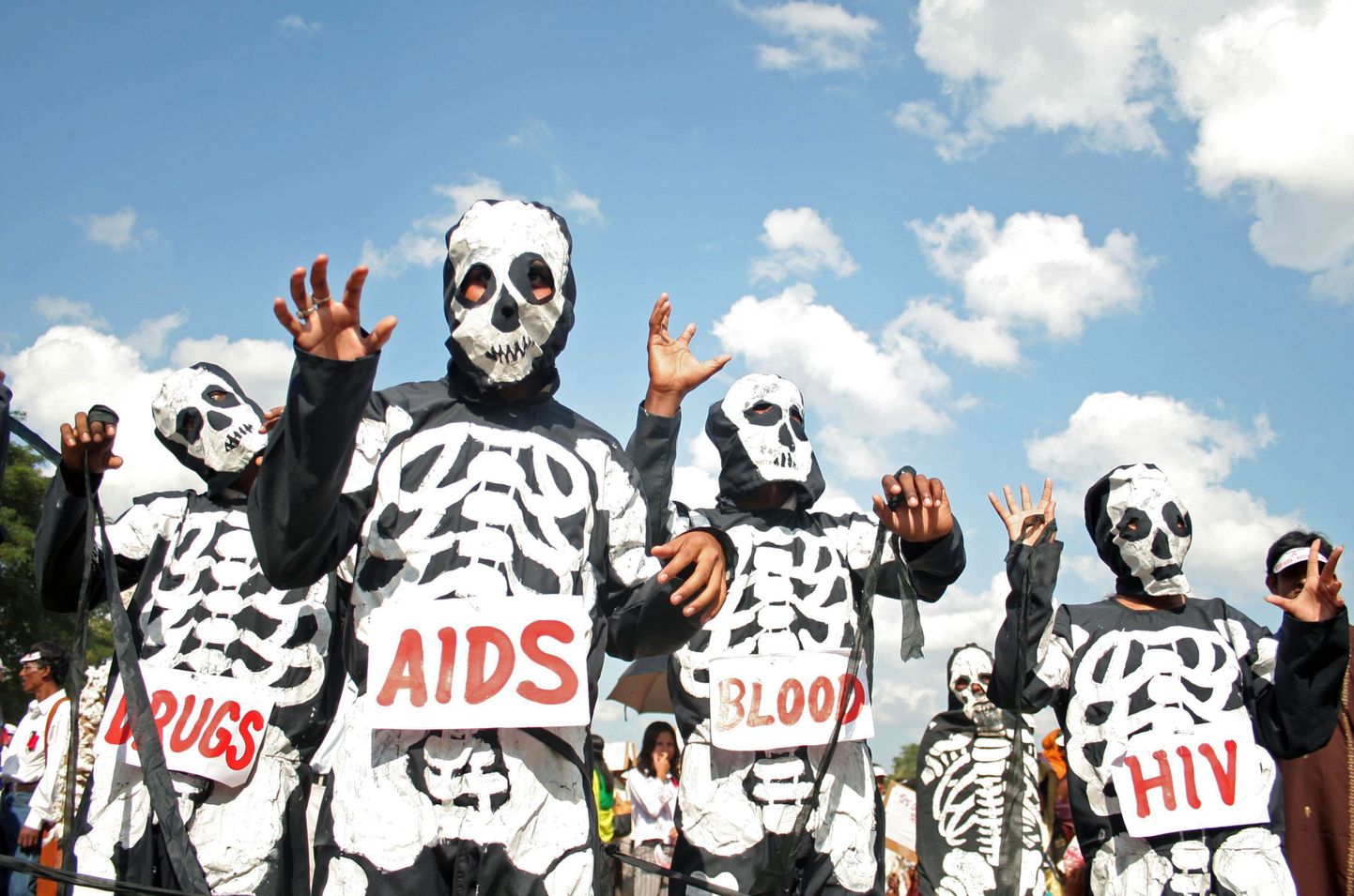 HI-viiruse ja aidsi leviku vastu võitlevad aktivistid Indias teavitustööd tegemas.