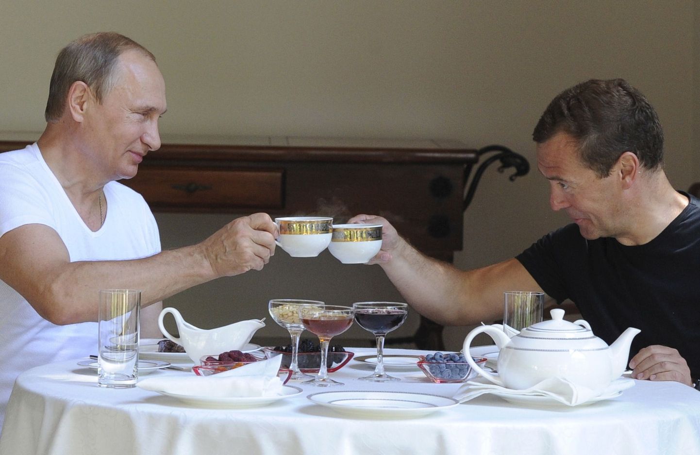 Venemaa president Vladimir Putin (vasakul) ja peaminister Dmitri Medvedev.
