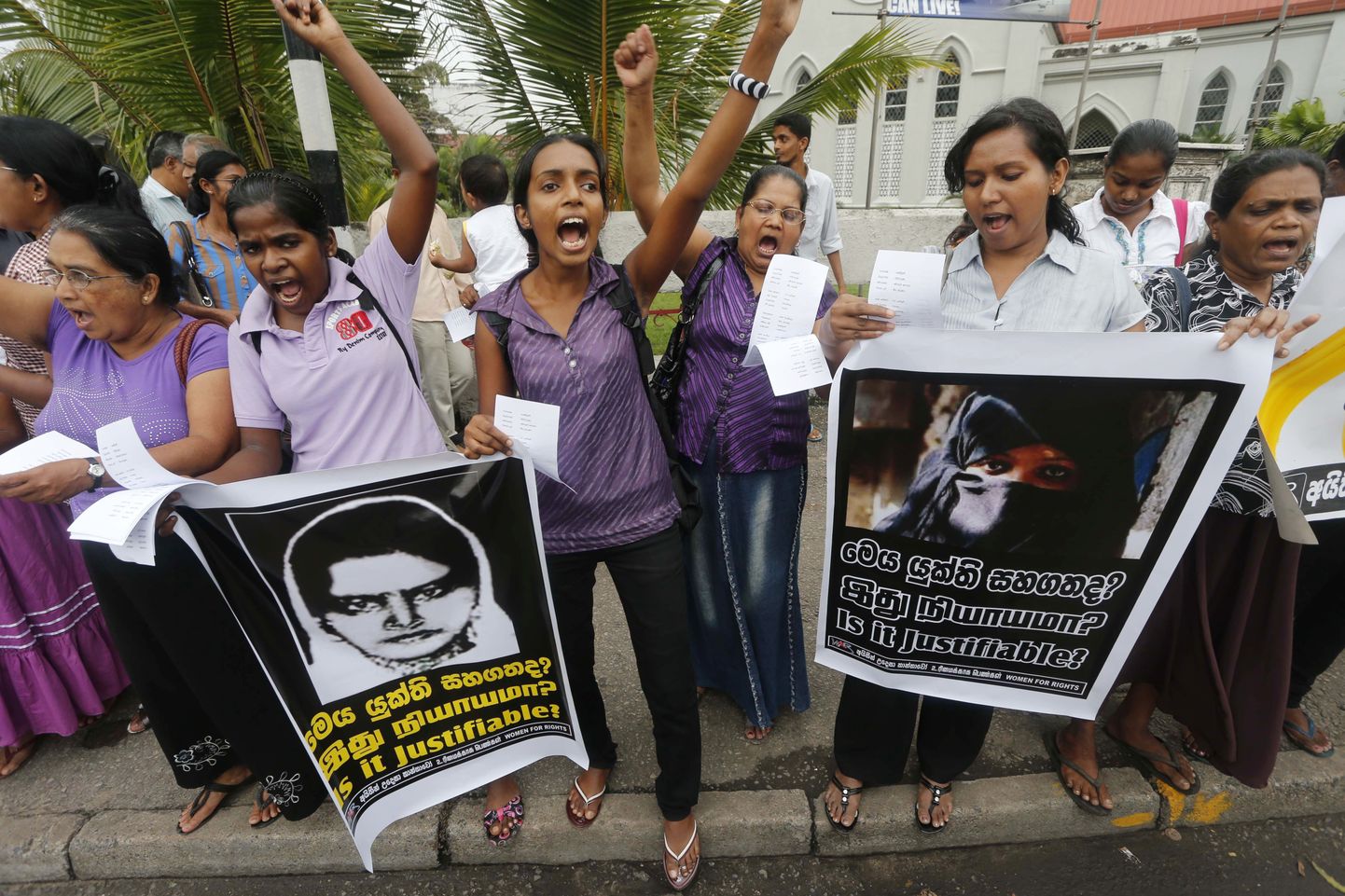 Sri Lanka naised 2013. aastal Colombos protestimas ühe nende kaasmaalanna hukkamise vastu Saudi Araabias.
