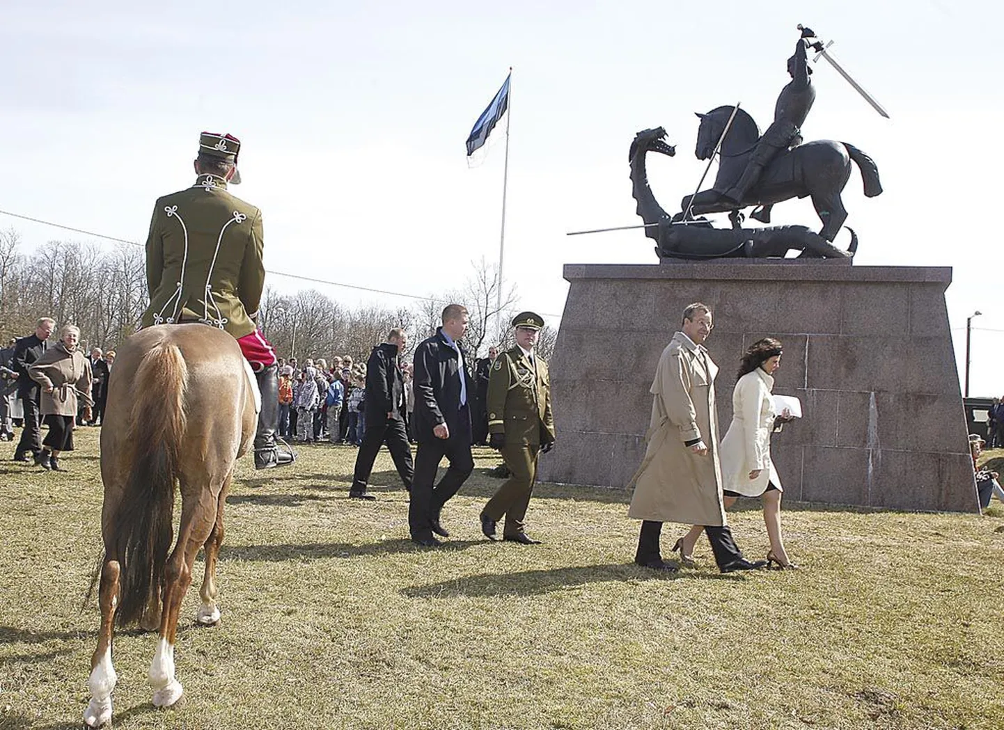 Jüripäeval külastas Tori alevikku president Toomas Hendrik Ilves, kes võttis osa teenistusest Eesti sõjameeste mälestuskirikus ja tutvus paikkonnaga.