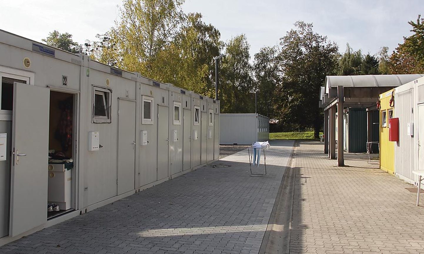 Karlsruhe maakonnas Leopoldhafenis on põgenikud paigutatud konteiner-korteritesse (WC, köök, magamis-elutuba kahele, elamispinda umbes 15 ruutmeetrit).