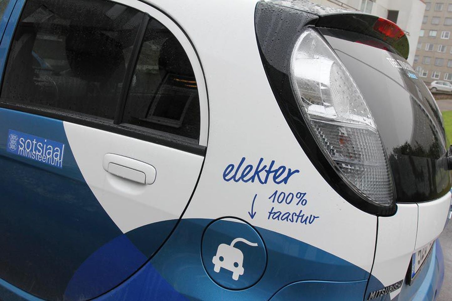 Riik jagas sotsiaaltöö tegemiseks üle Eesti 390 elektriautot Mitsubishi i-MiEV.