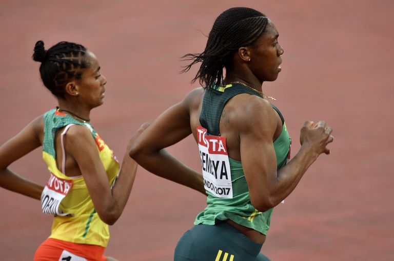 Lõuna-aafrika Caster Semenya (paremal) Etioopia Fantu Worku Londoni MMil naiste 1500 meetri jooksus