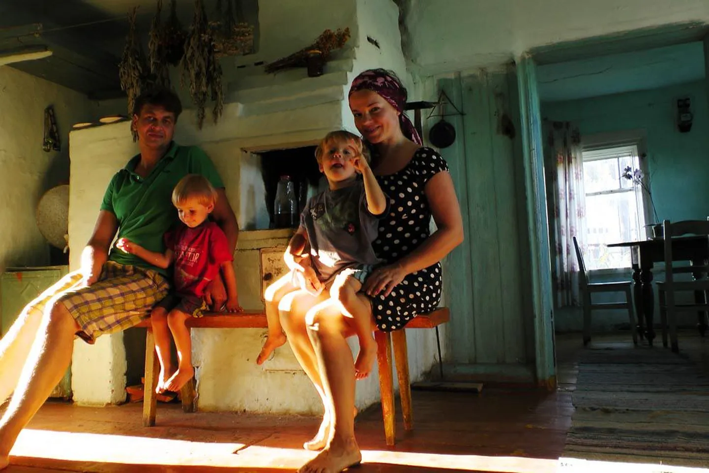 Tuuli Roosma pere näitab televaatajaile oma aasta aega kestnud Siberi-elu.