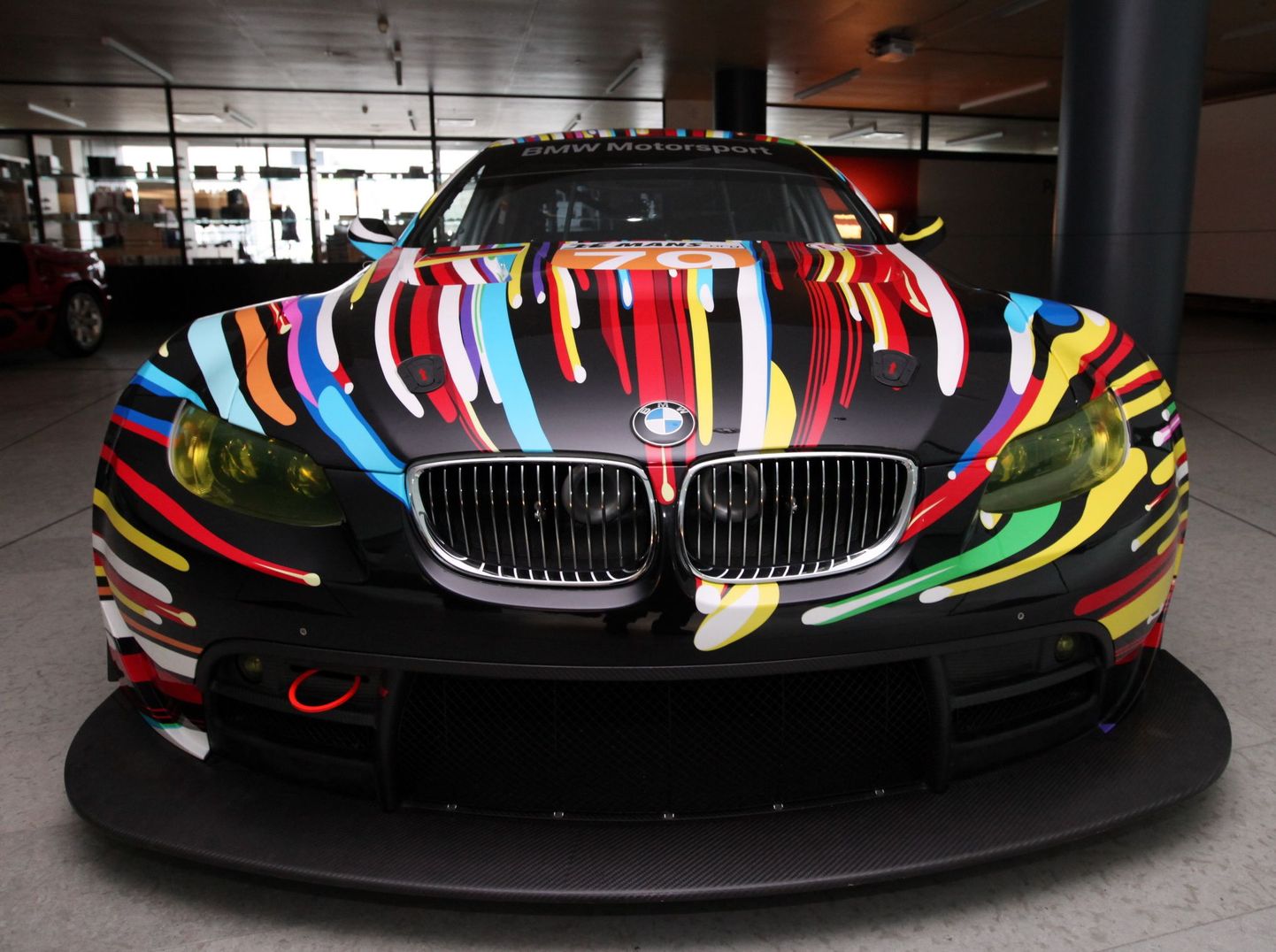 BMW kunstiautode ekspositsioon KUMUs