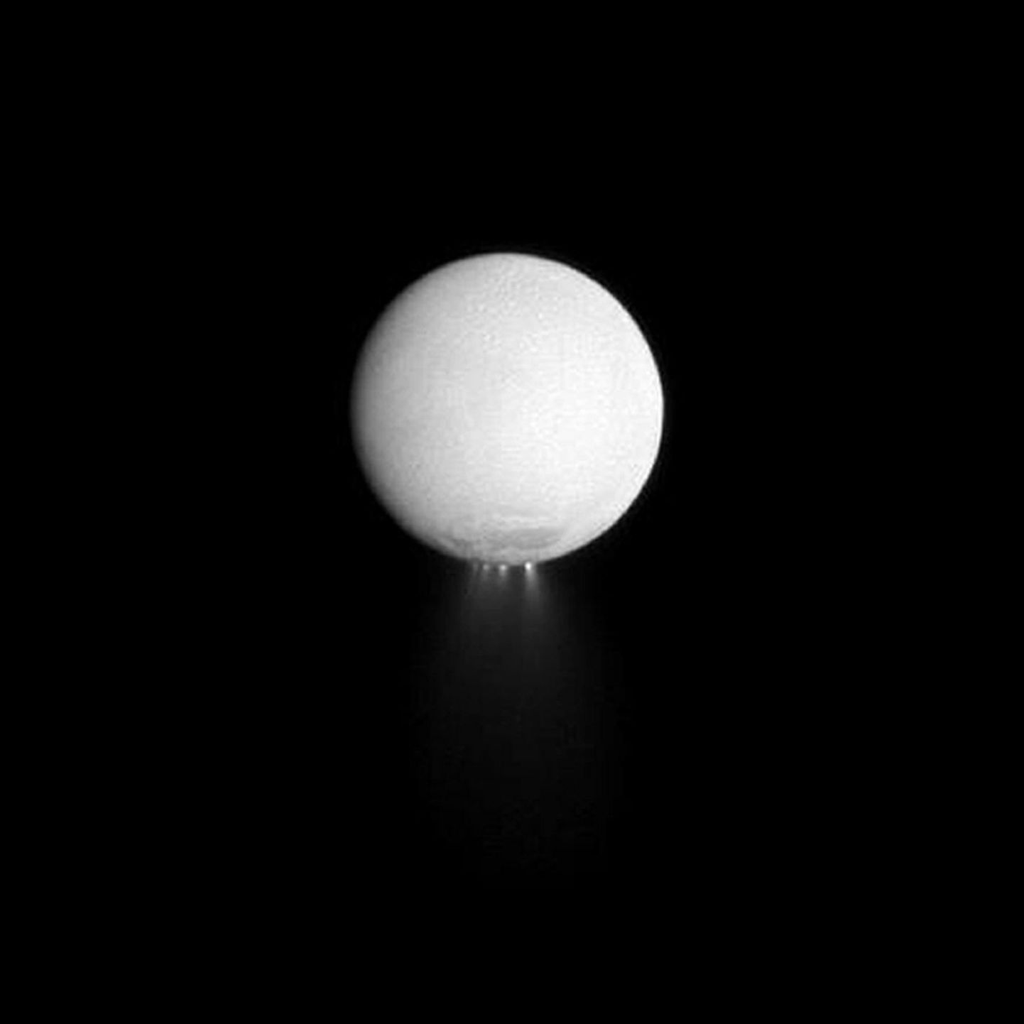 Saturni kuu Enceladus, mille lõunapoolusel on näha veeauru ja jää pilve