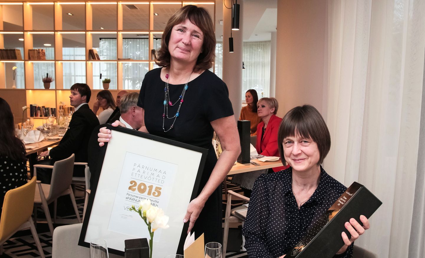 Ettevõtlusnädalale pani täna särava punkti tunnustusüritus "Pärnumaa aasta ettevõtted", laureaadid ja nominendid võtsid auhinnad vastu Estonia Resort ja SPA vastses restoranis Noot.