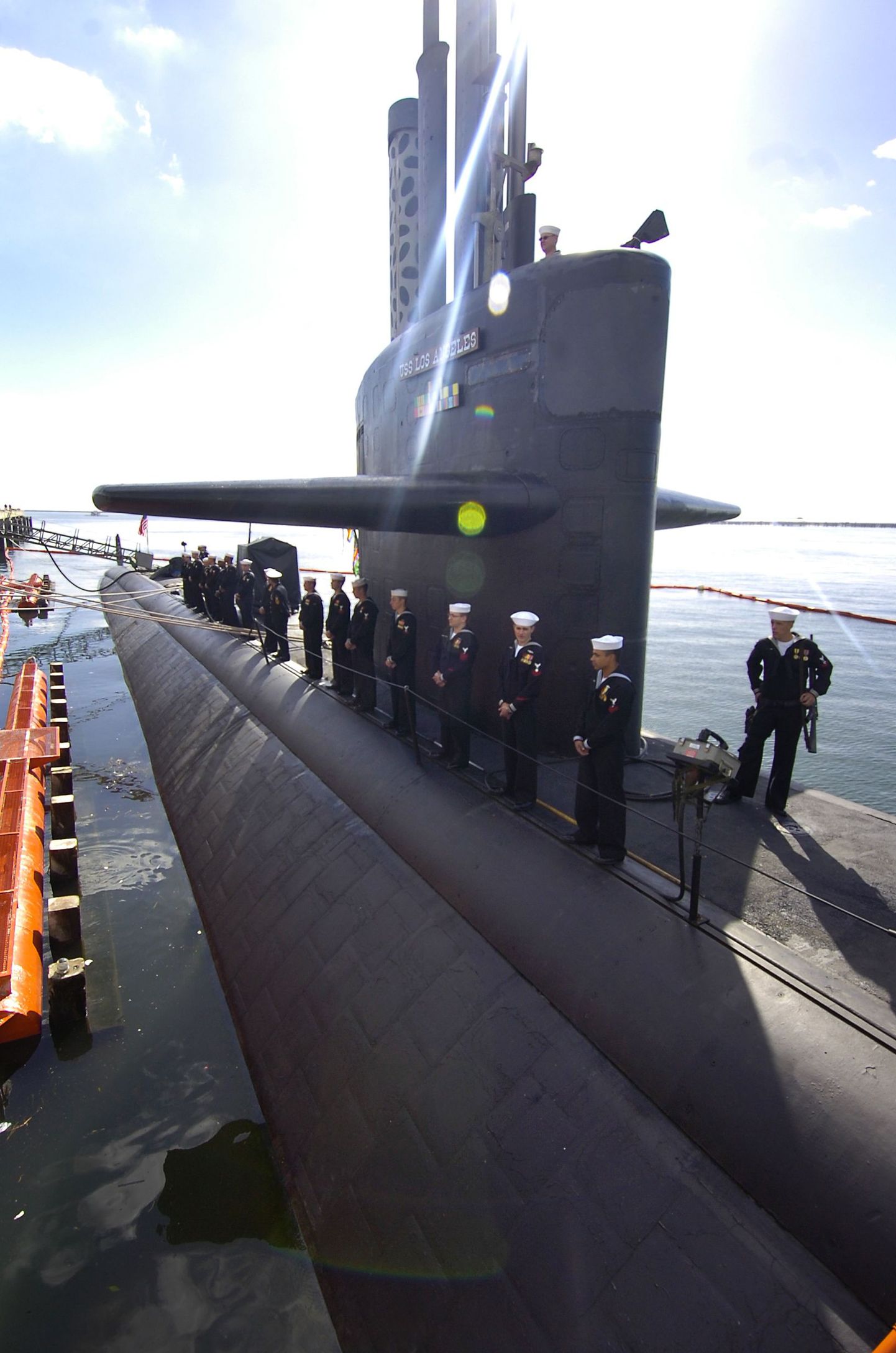 Suured tuumaallveelaevad jäid seni naismereväelastele ligipääsmatuks. Pildil jaanuaris maha kantud vanim omataoline - USS Los Angeles.