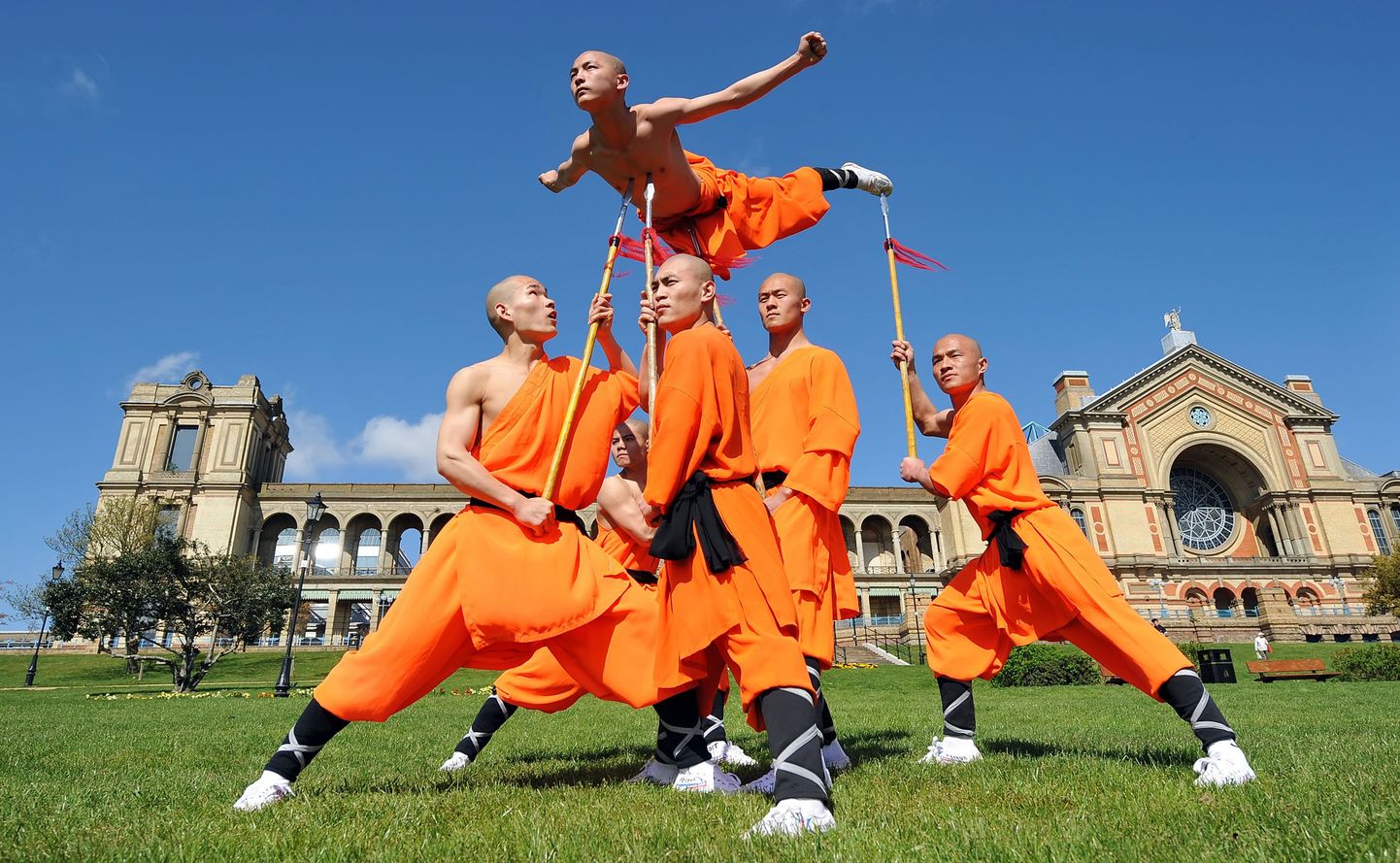 Ja see on parim pilt, mis õnnestus hankida, Alexandra Palace`st. Pildil annavad parajasti võitluskunstide etendust Shaolini mungad Hiinast