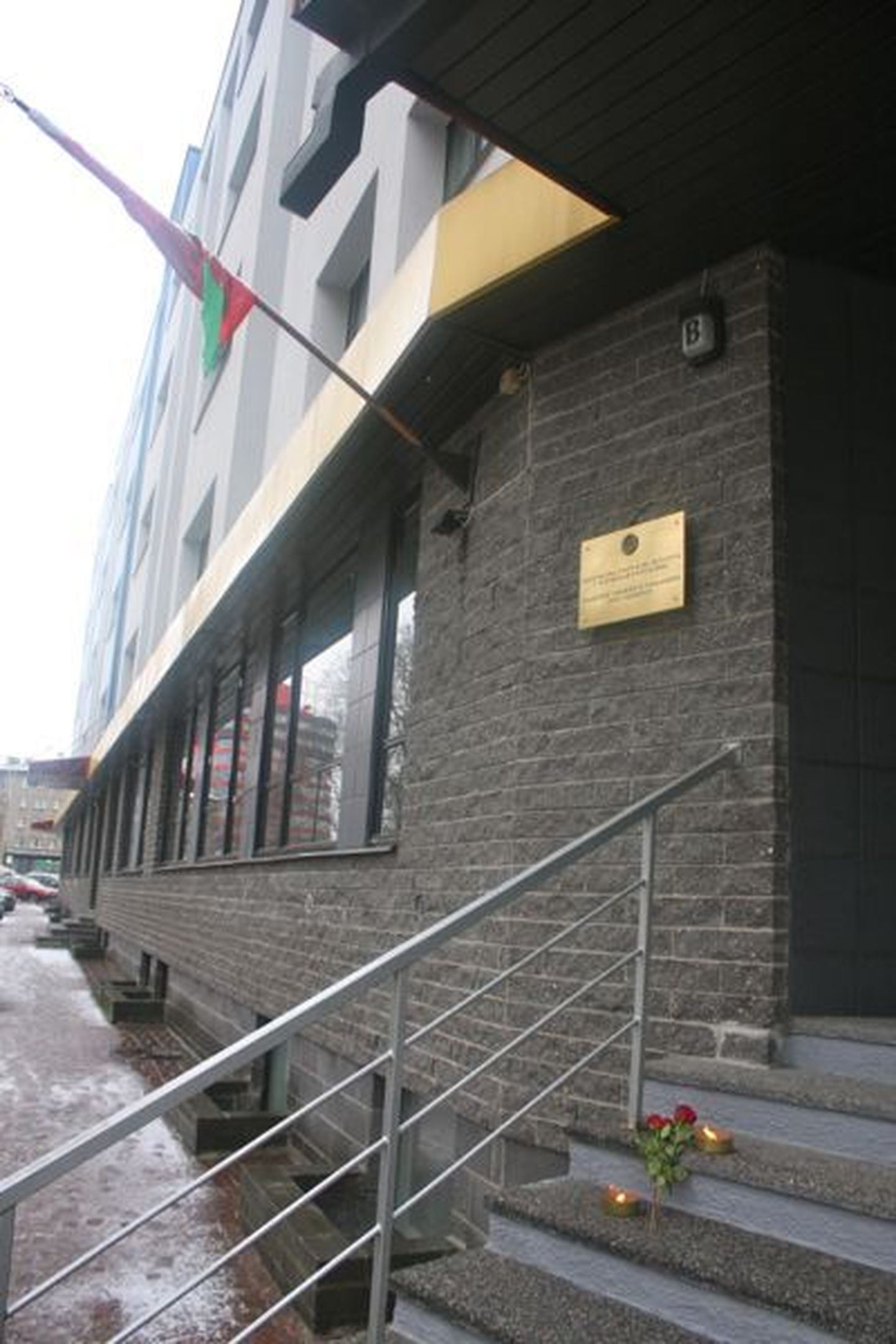 У посольства Белоруссии.