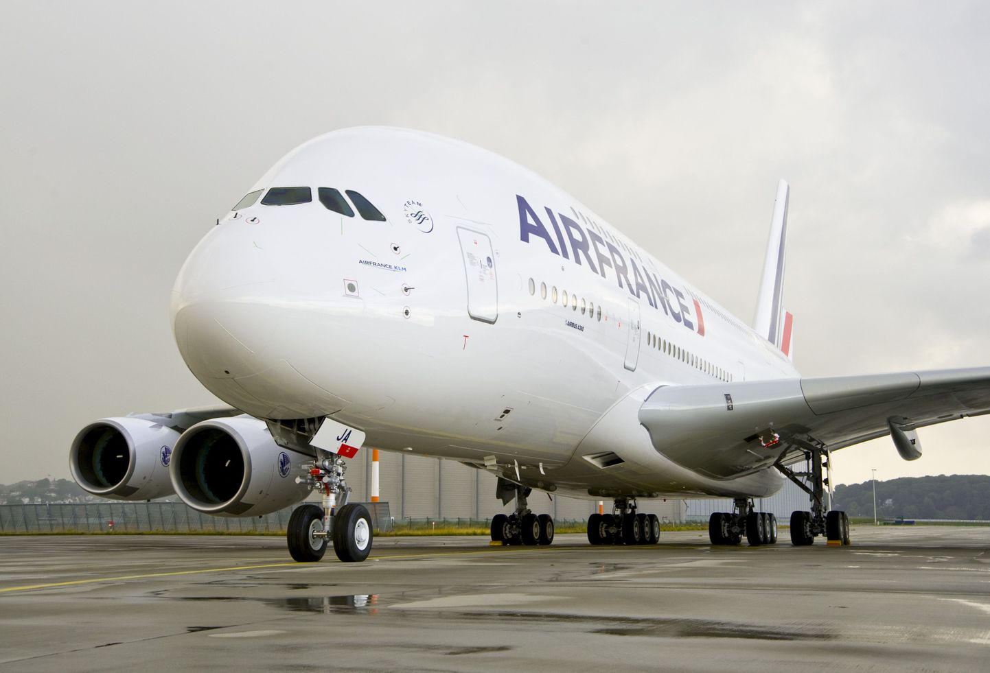 Hiigellennuk A380 hakkab esmaspäevast Euroopa ja USA vahet lendama.