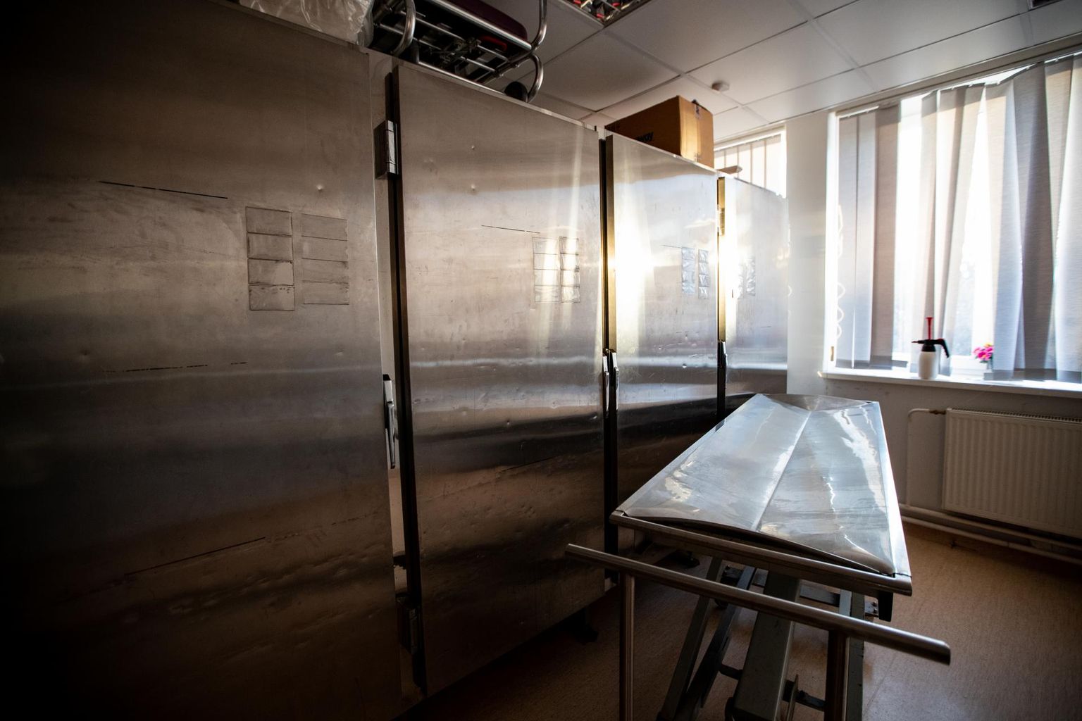 Just siin, Tallinna Matusebüroo kambris, avastas surnute ettevalmistaja, et Valerit on pussitatud. Kui töötaja poleks kahtlasest haavast teada andnud, oleks surnuks pussitatu peagi lihtsalt ahju pistetud ja ära põletatud.