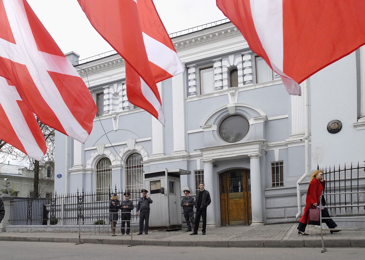 Kremlimeelne noorteliikumine Naši on ka varem Eesti saatkonda kimbutanud.