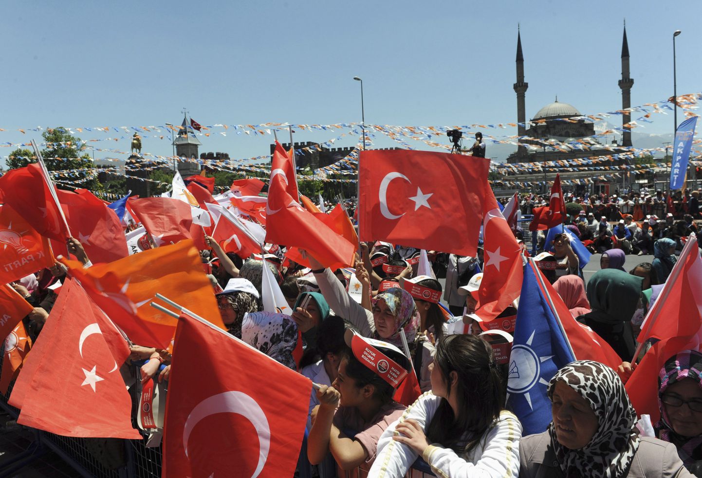 Türgi peaministri Recep Tayyip Erdoğani poolehoidjate rõõmupidu eile Kayseris.