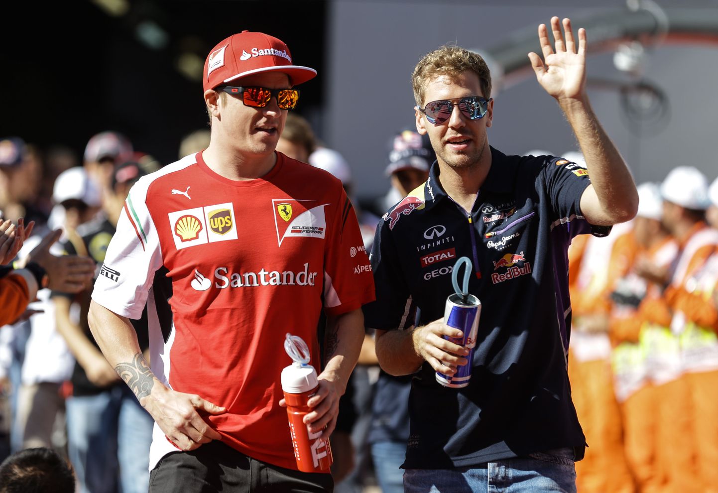 Kimi Raikkonen (vasakul) ja Sebastian Vettel kihutavad järgmisel aastal koos Ferraris.
