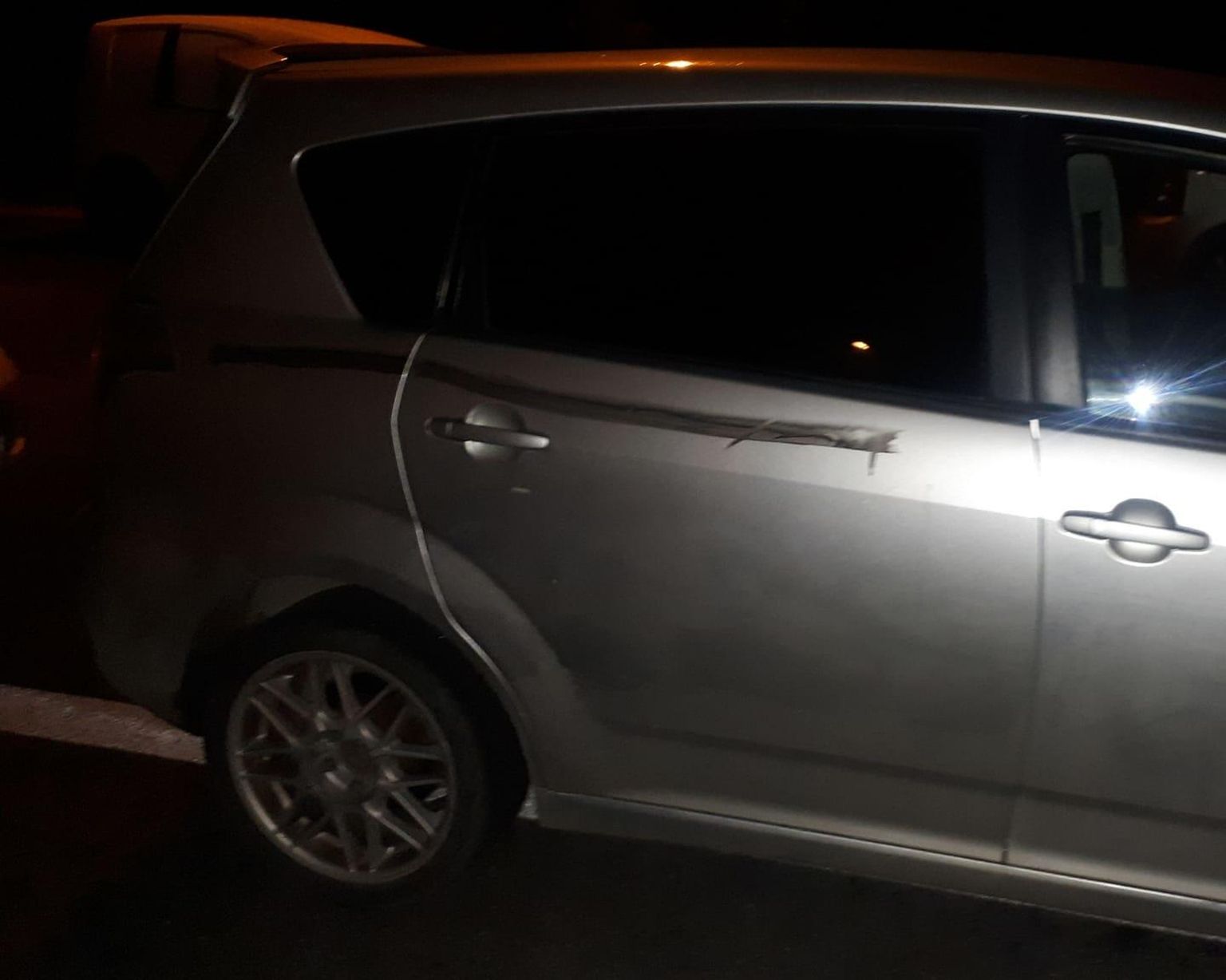 Rikutud auto Rohu tänaval.