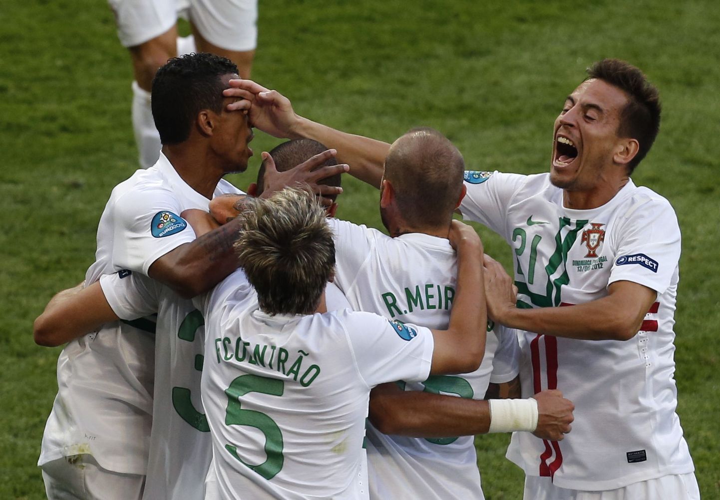 Portugali mängijad rõõmustamas.