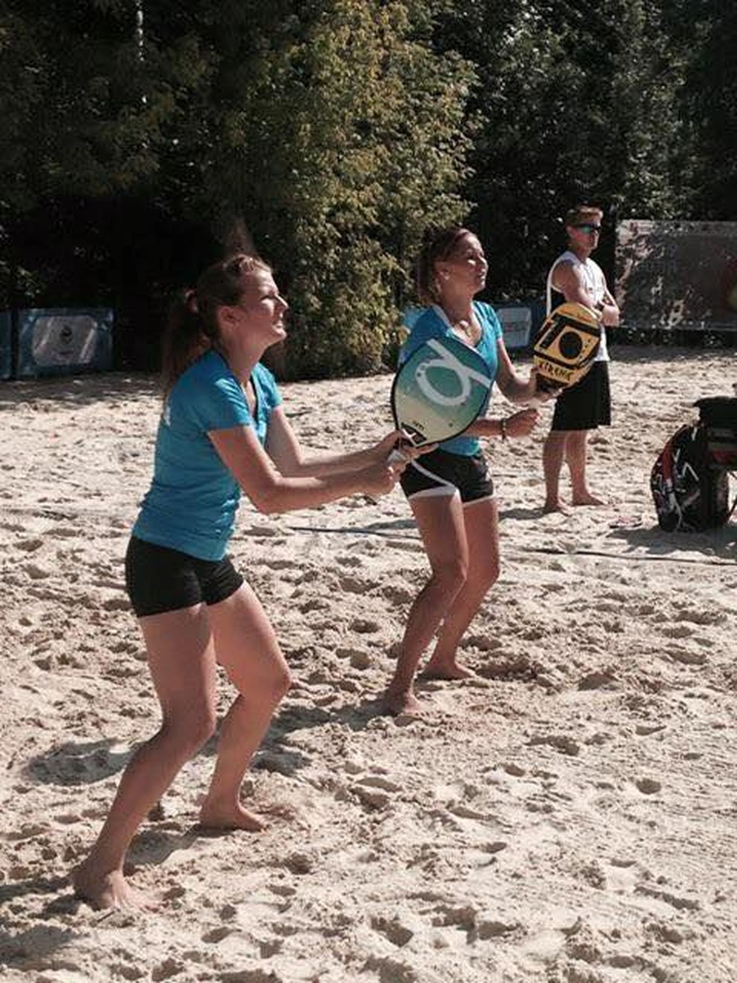 Viljandlanna Anelle Luik (paremal) mängib turniiril koos Tartust pärit Grete Roosega.
