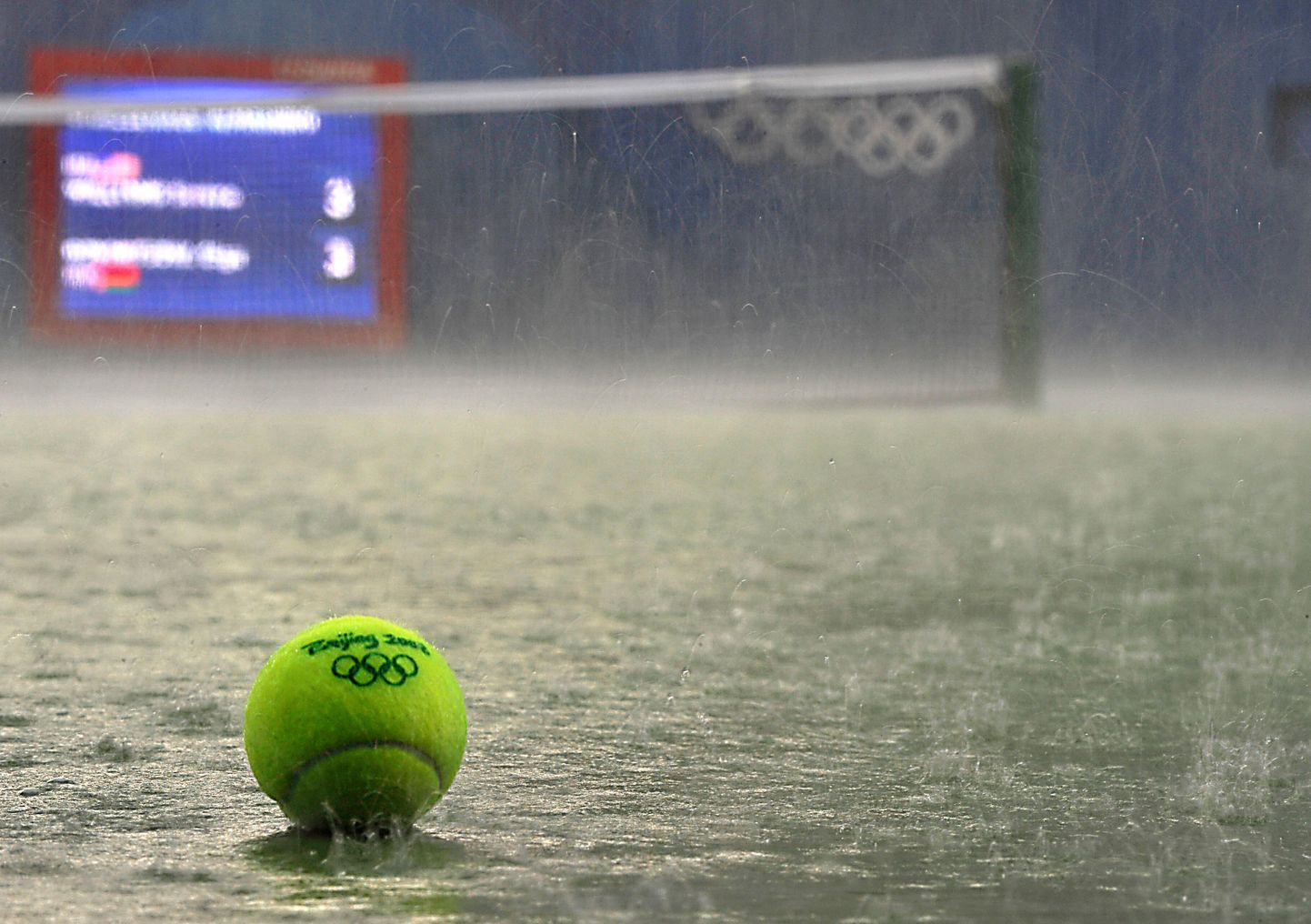 Vihma tõttu lükati tenniseturniiri avapäeva mängud edasi.