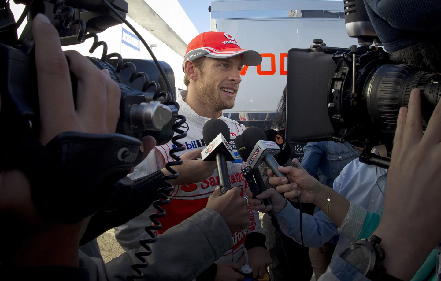 Jenson Button Jerez'is kommentaare jagamas.
