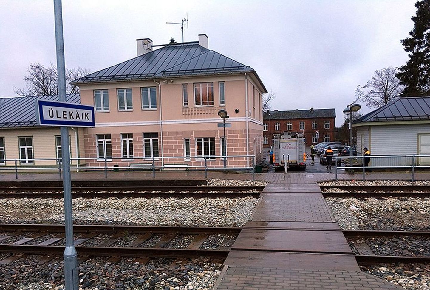 Jalakäija jäi rongi ette Türi raudteejaamas ülekäigurajal.