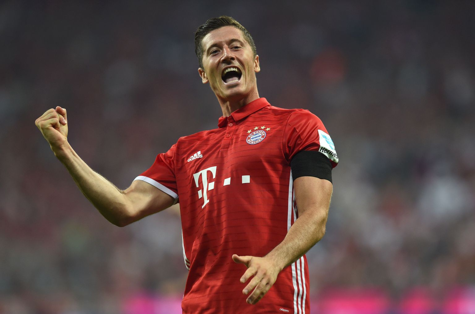 Robert Lewandowskil oli taas põhjust käega viibutada.