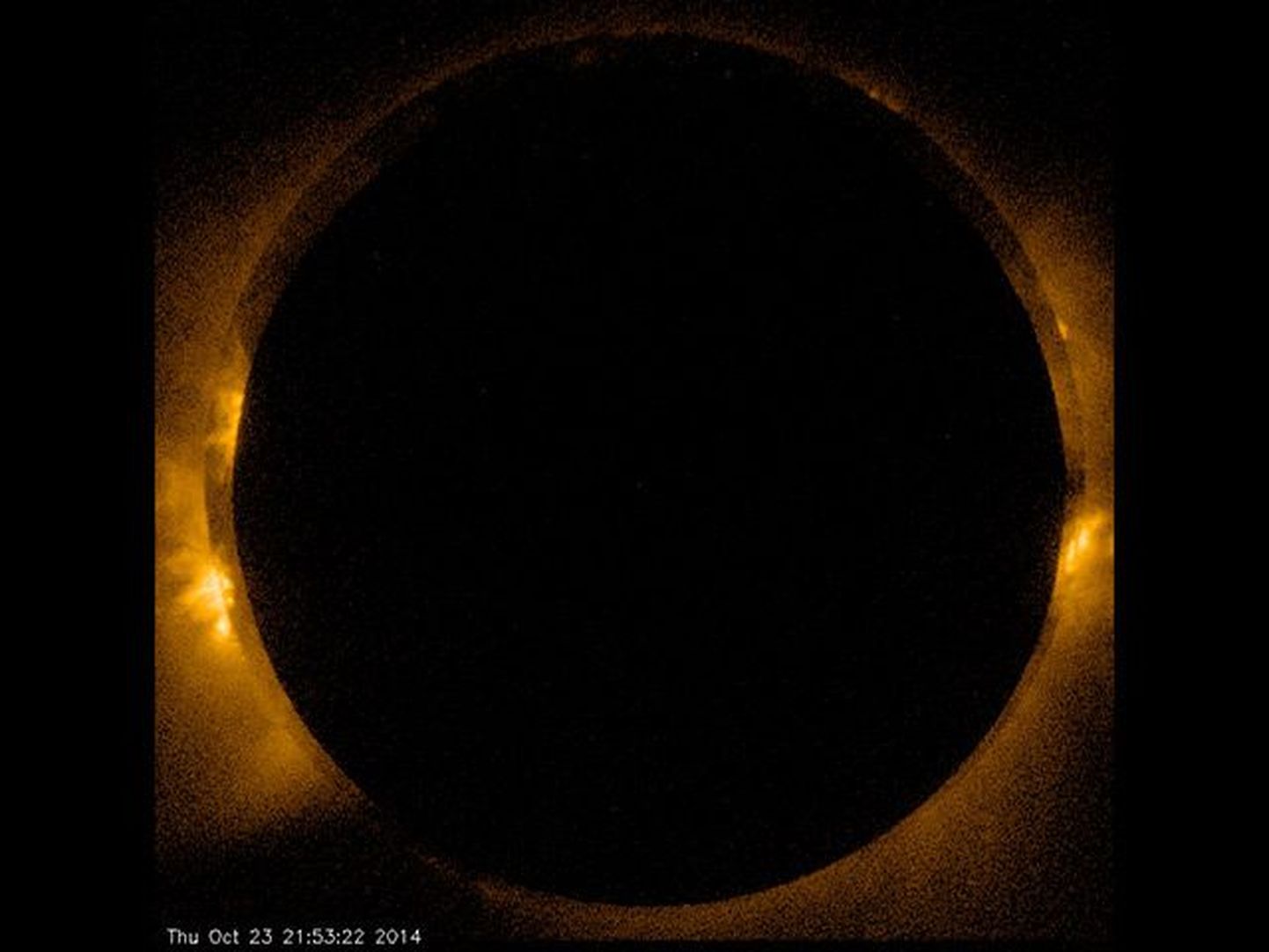Японский спутник сфотографировал «кольцо огня» в момент солнечного затмения.