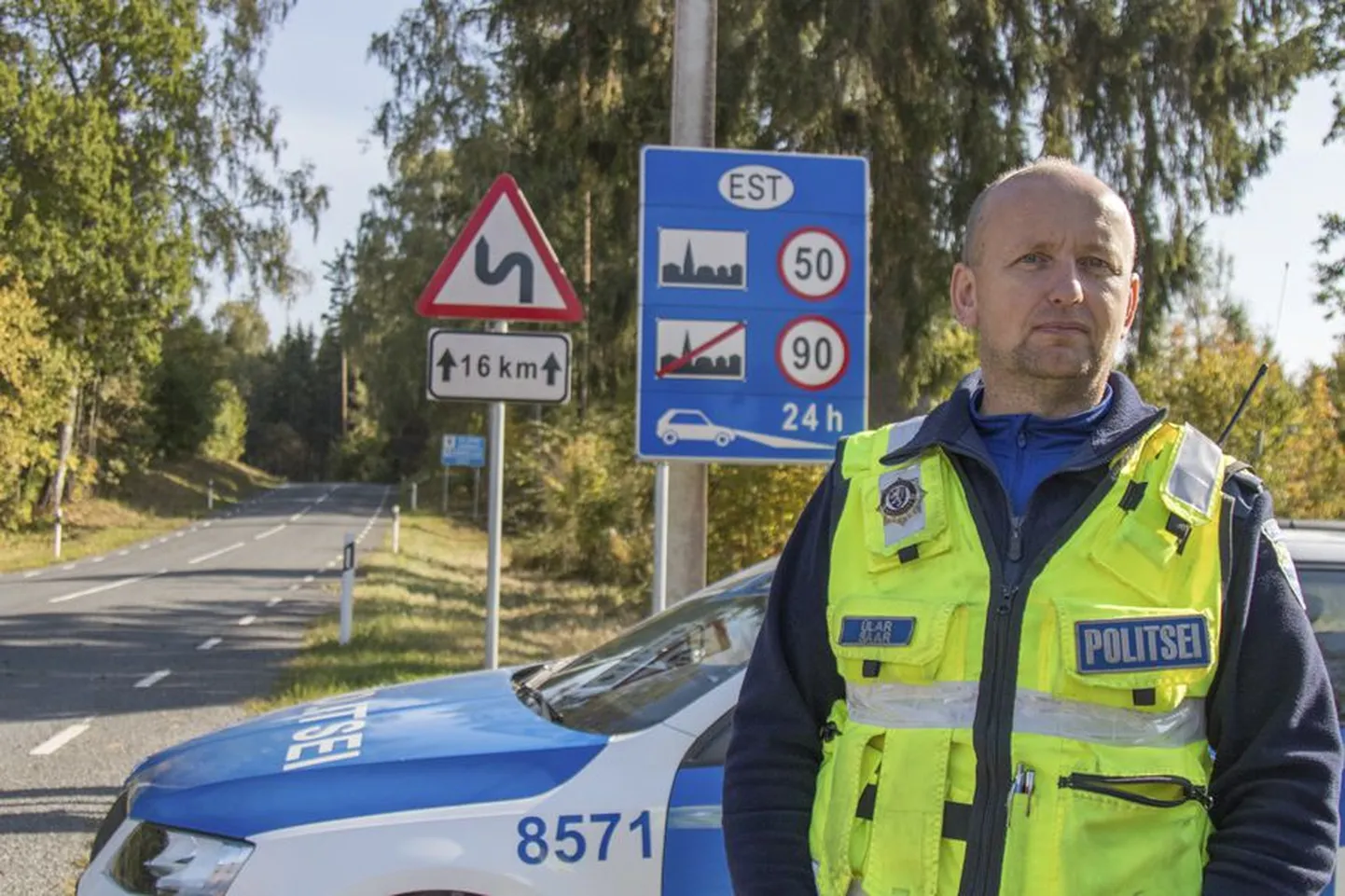 Viljandi politseijaoskonna välijuht Ülar Saar ootas eile Lilli endise piiripunkti juures Lätist saabuvaid sõidukeid. Ta kiitis patrullimiseks sobivat ilusat ilma.