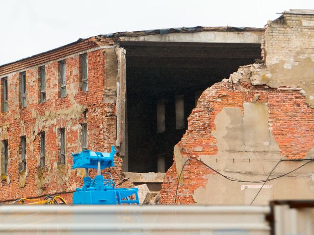 Pildid: Sindi ajaloolises vabrikus varises suur osa välisseinast - Postimees