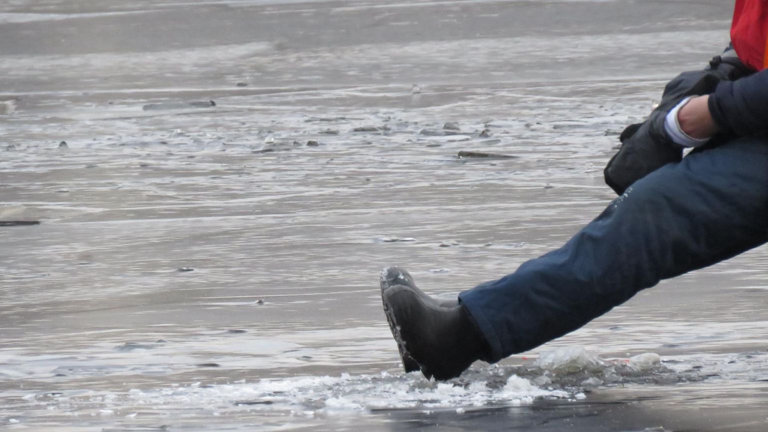 Esimesed talikalastajad Pärnu jõel sügisel 2018.